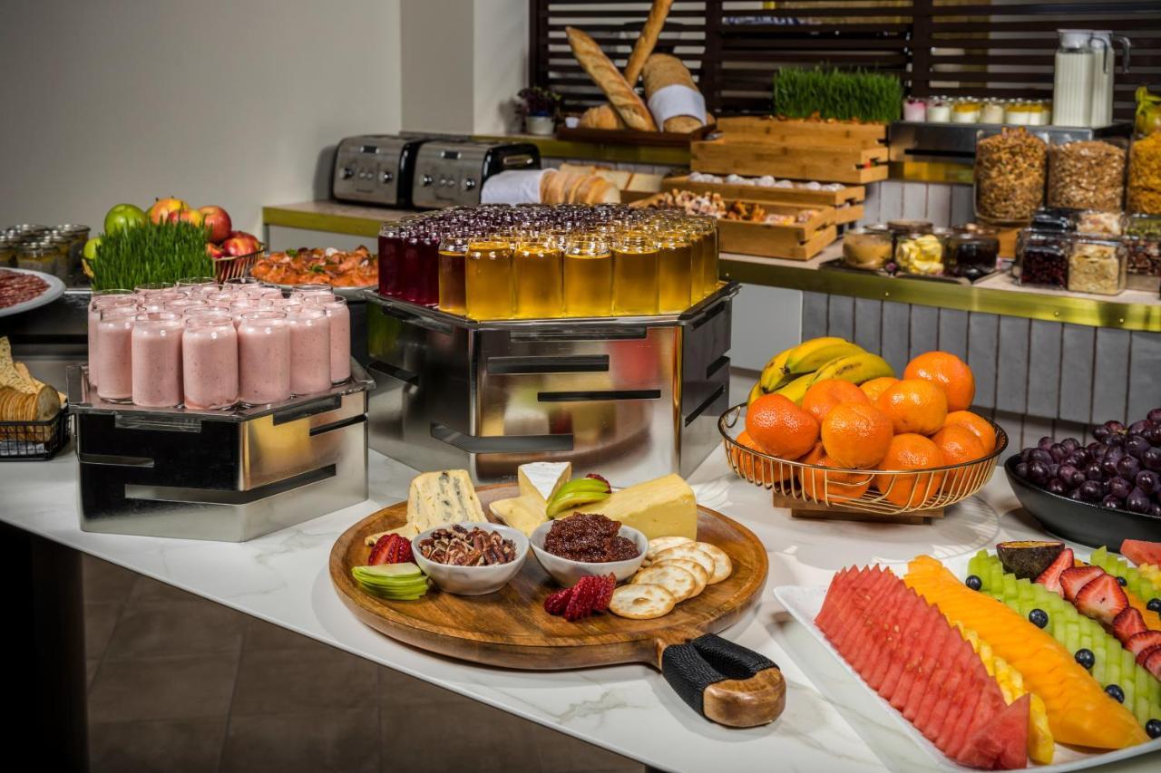 Pullman Rotorua Otel Dış mekan fotoğraf A buffet at a hotel